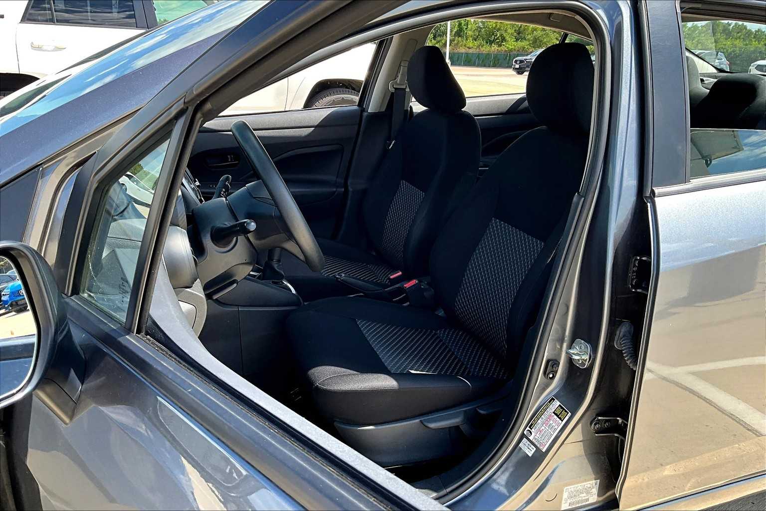 2023 Nissan Versa S photo 7
