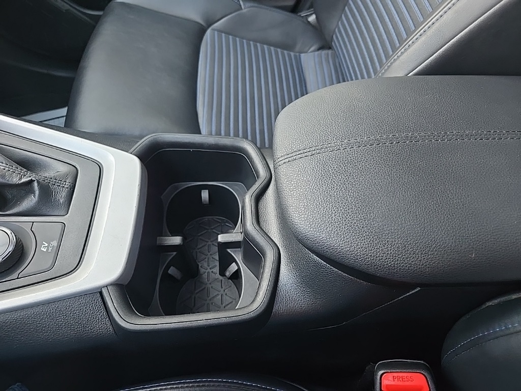 2022 Toyota RAV4 Hybrid XSE photo 61