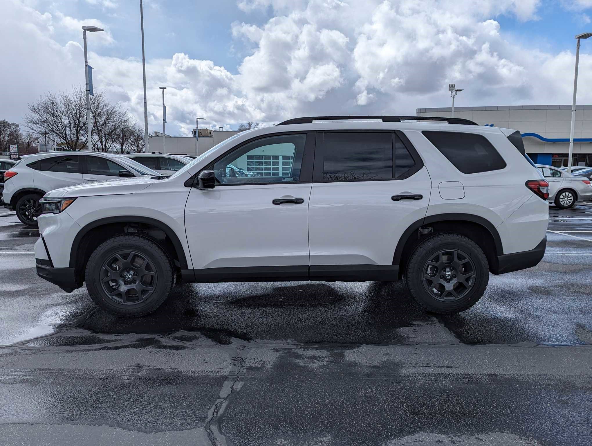 2025 Honda Pilot TrailSport photo 5