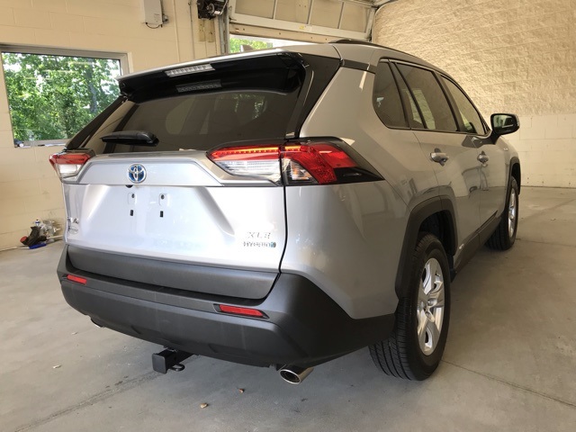 2020 Toyota RAV4 Hybrid XLE photo 2