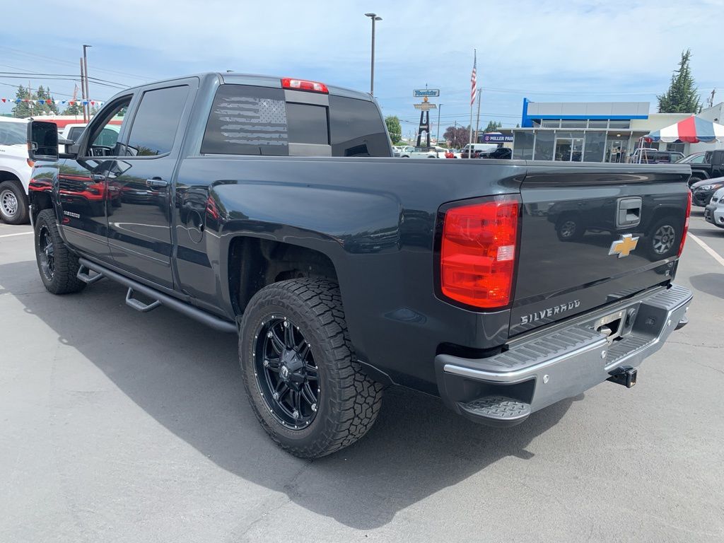 2018 Chevrolet Silverado 1500 LT photo 2