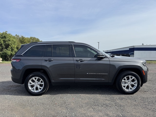 2023 Jeep Grand Cherokee Limited photo 3