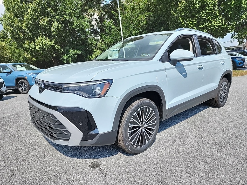 2025 Volkswagen Taos SE's photo