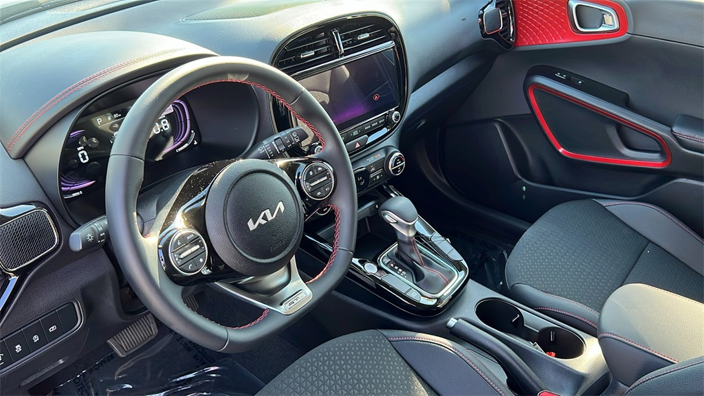 2025 Kia Soul GT-Line photo 17