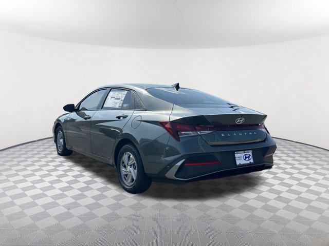 2025 Hyundai Elantra SE photo 7