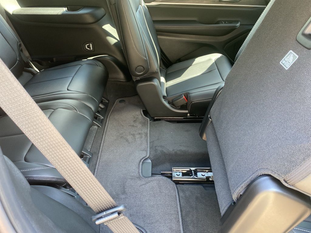 2025 Jeep Grand Cherokee Limited photo 15