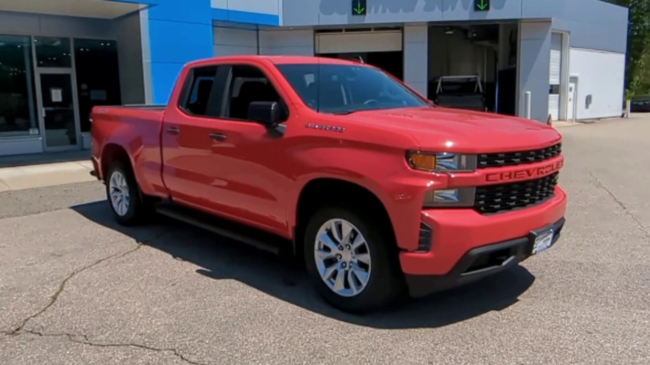 2022 Chevrolet Silverado 1500 Custom photo 2