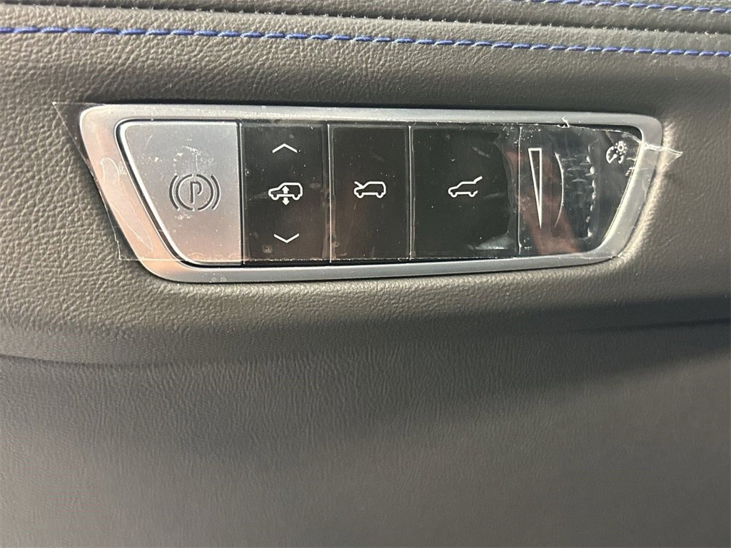 2025 Cadillac Escalade IQ Luxury photo 33