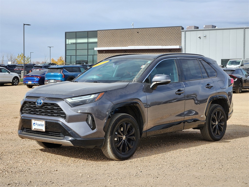 2022 Toyota RAV4 Hybrid SE photo 2