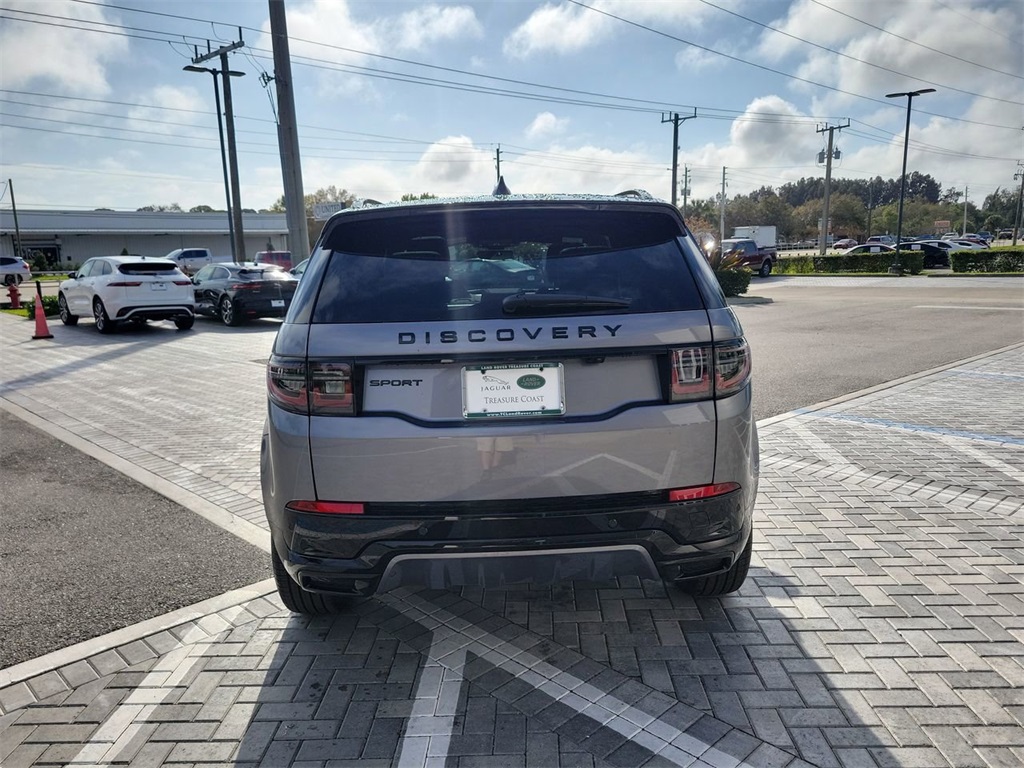 2025 Land Rover Discovery Sport SE photo 4
