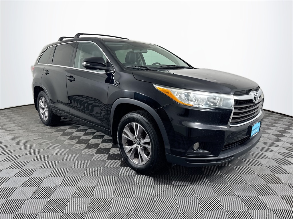 2016 Toyota Highlander LE Plus photo 4