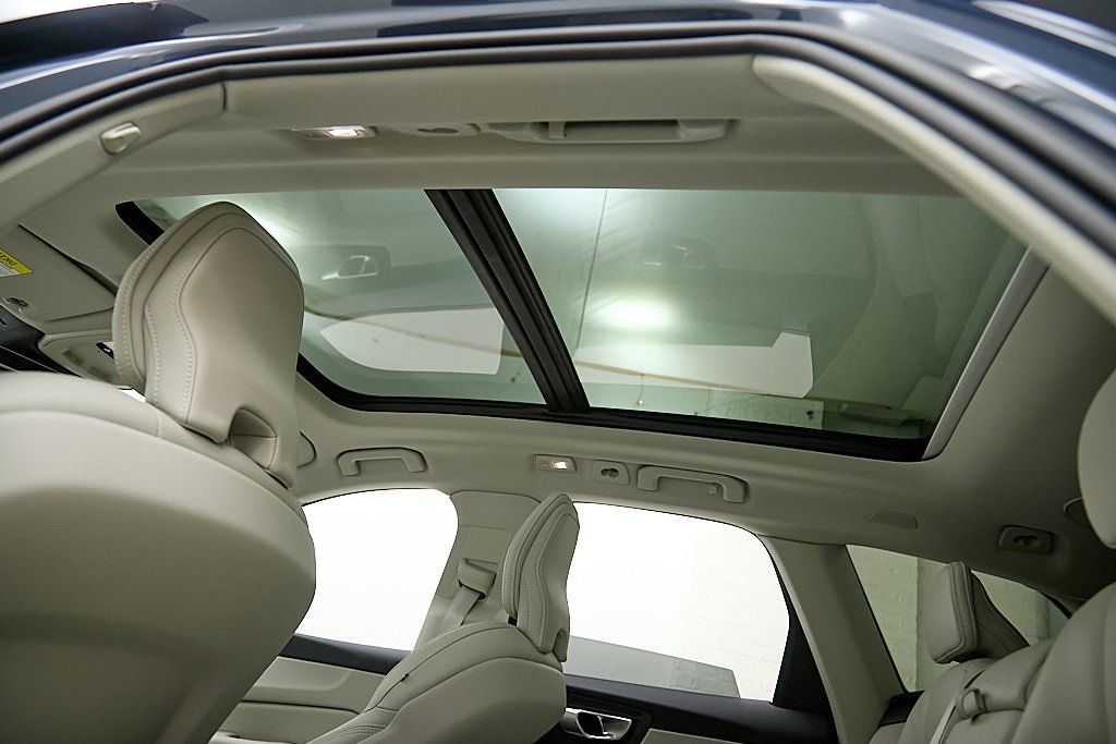 2024 VOLVO XC60 - Image 18