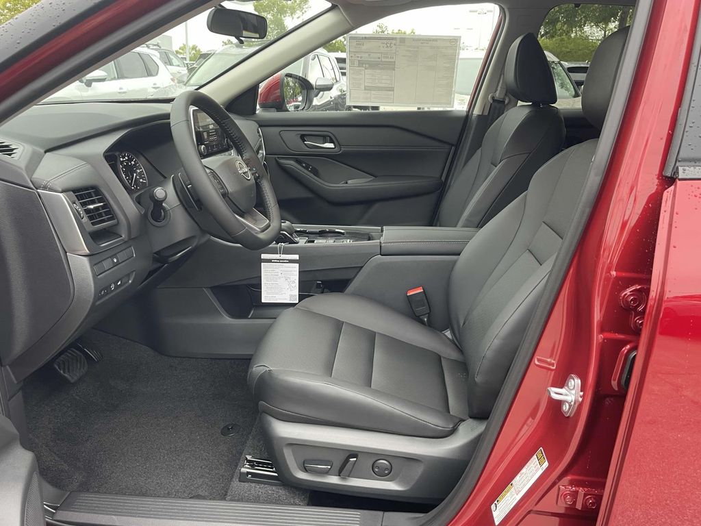2026 Nissan Rogue SV photo 10