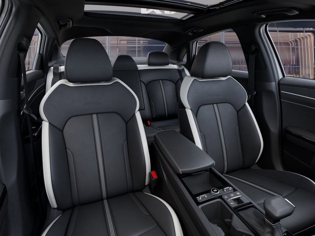 2025 Kia K5 GT-Line photo 13