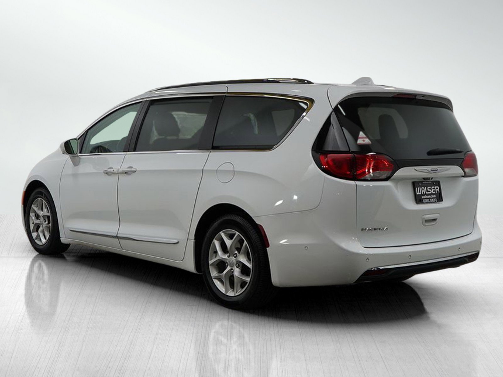2018 Chrysler Pacifica Touring Plus photo 3