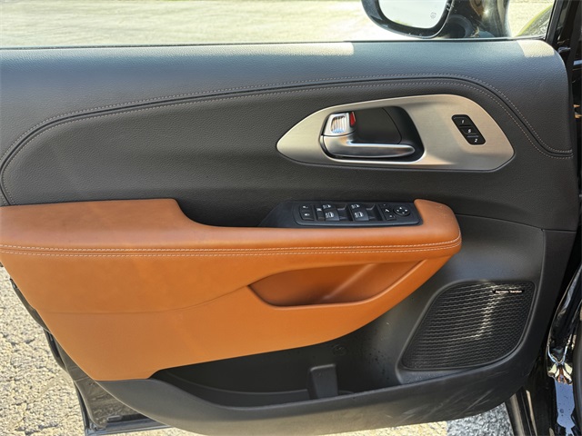 2025 Chrysler Pacifica Pinnacle photo 25