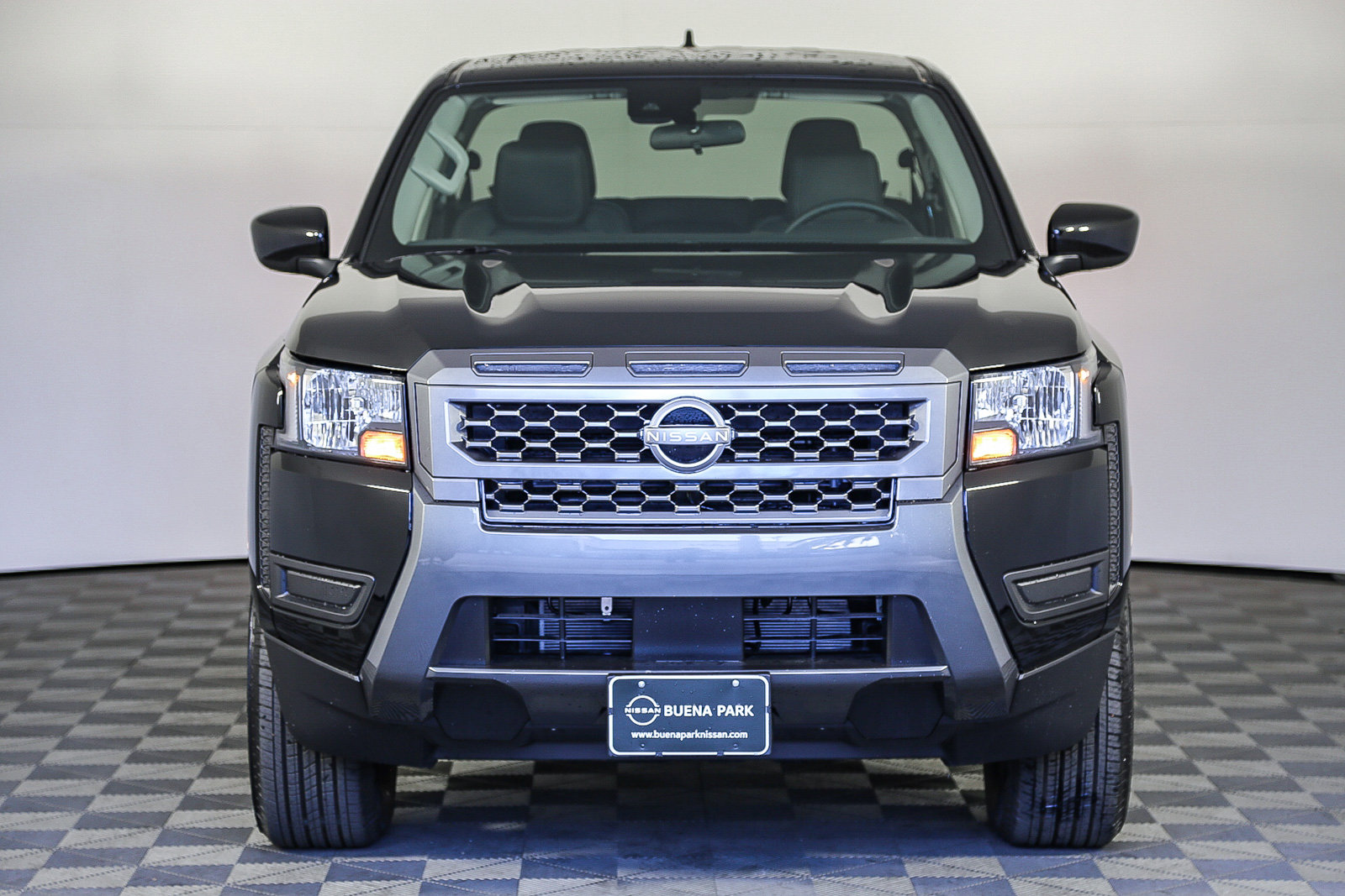 2025 Nissan Frontier SV photo 4