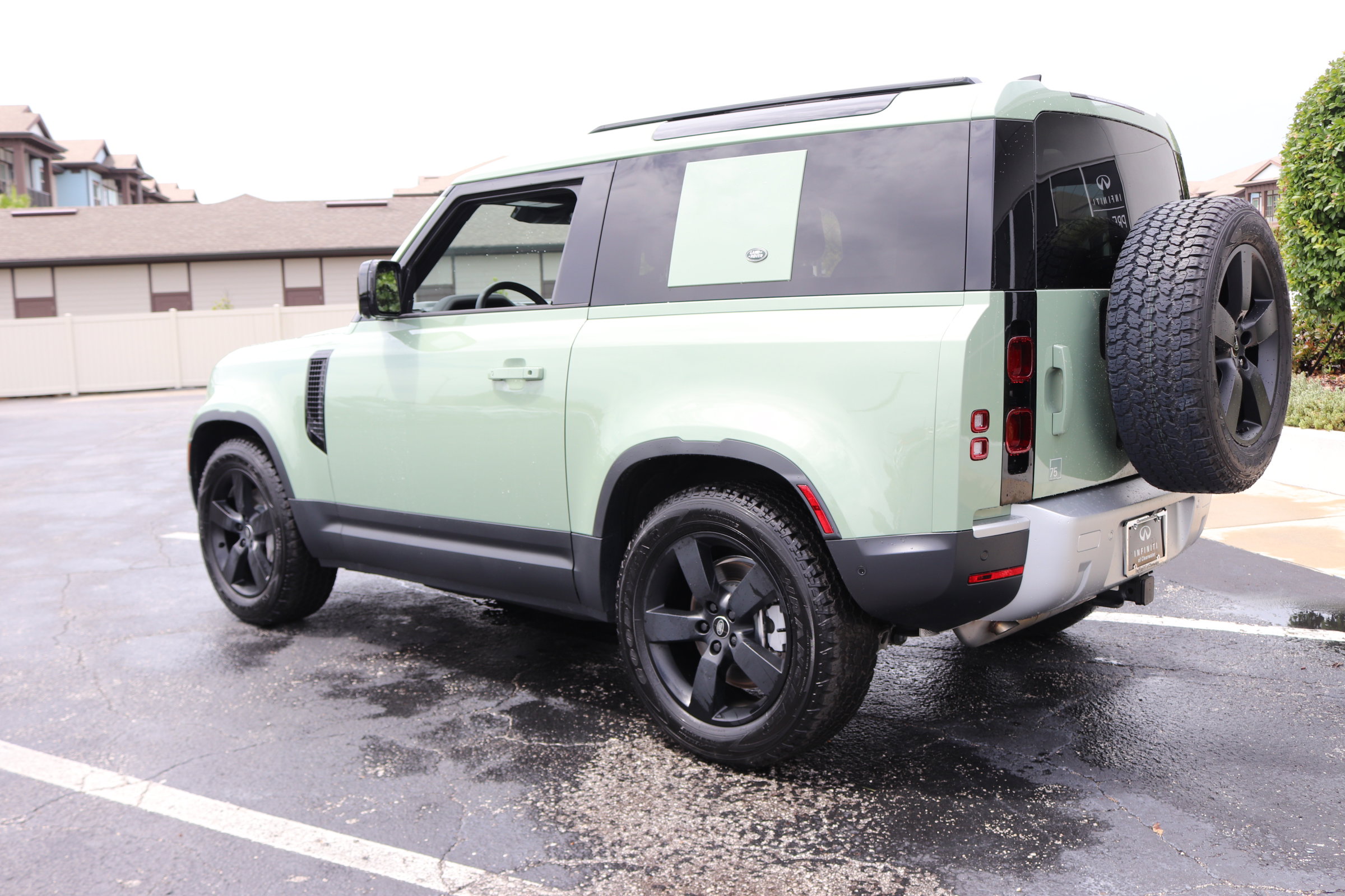 2023 Land Rover Defender photo 2