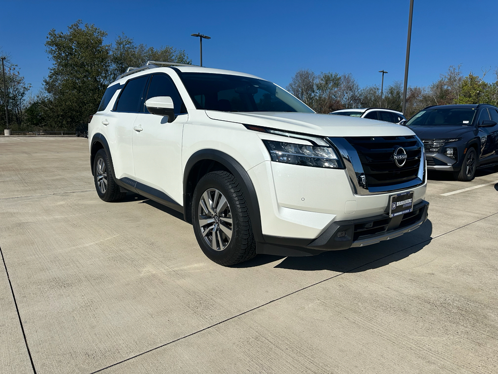 2022 Nissan Pathfinder SL photo 3