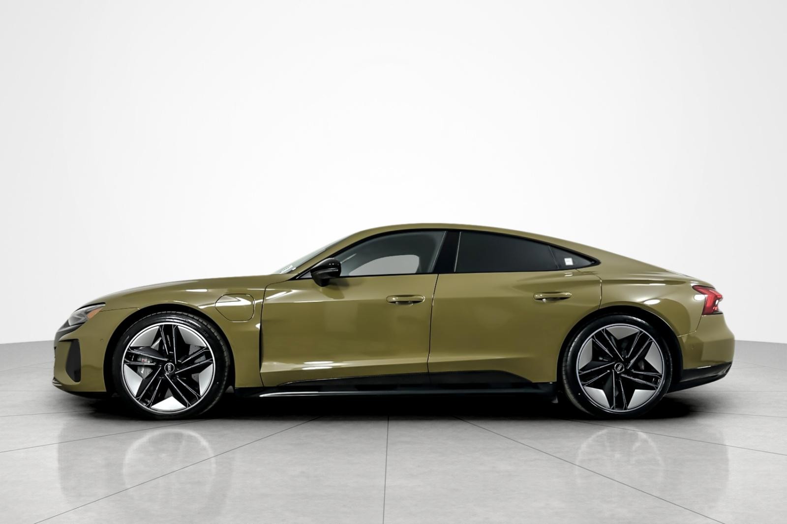 2023 Audi RS e-tron GT Base photo 2