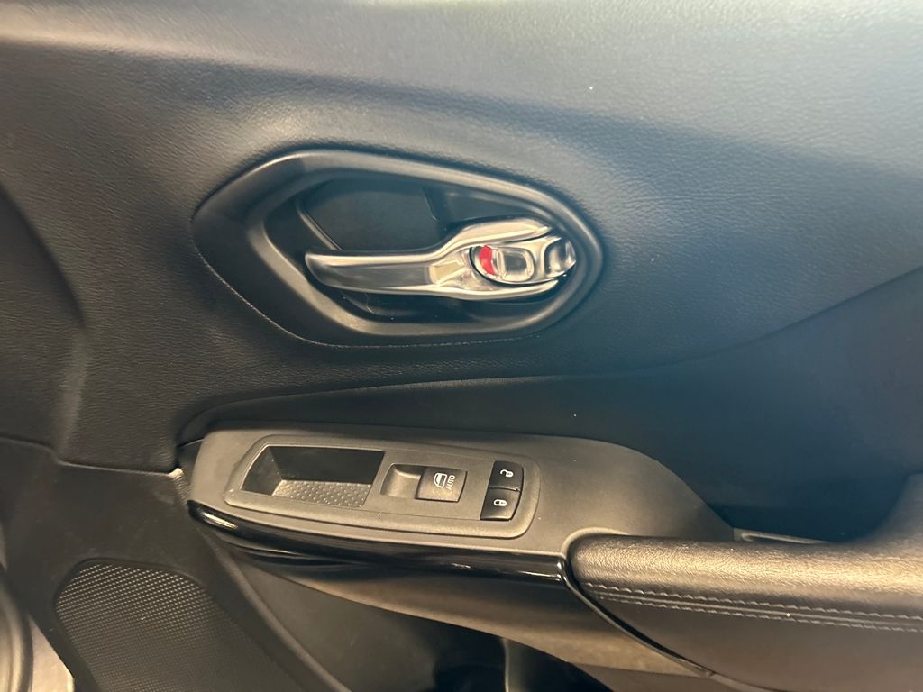 2020 Jeep Cherokee Altitude photo 26