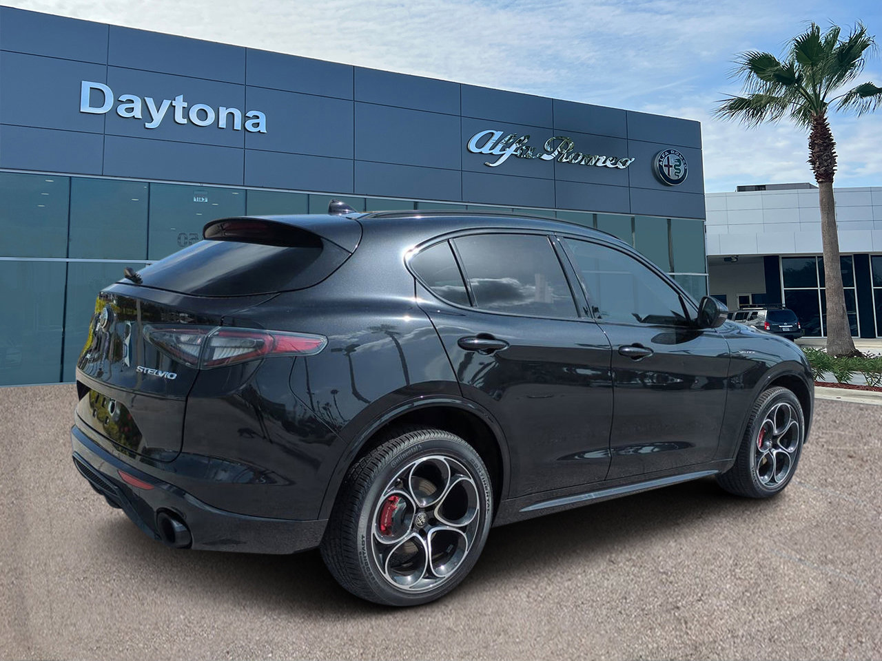 2025 Alfa Romeo Stelvio Sprint photo 4