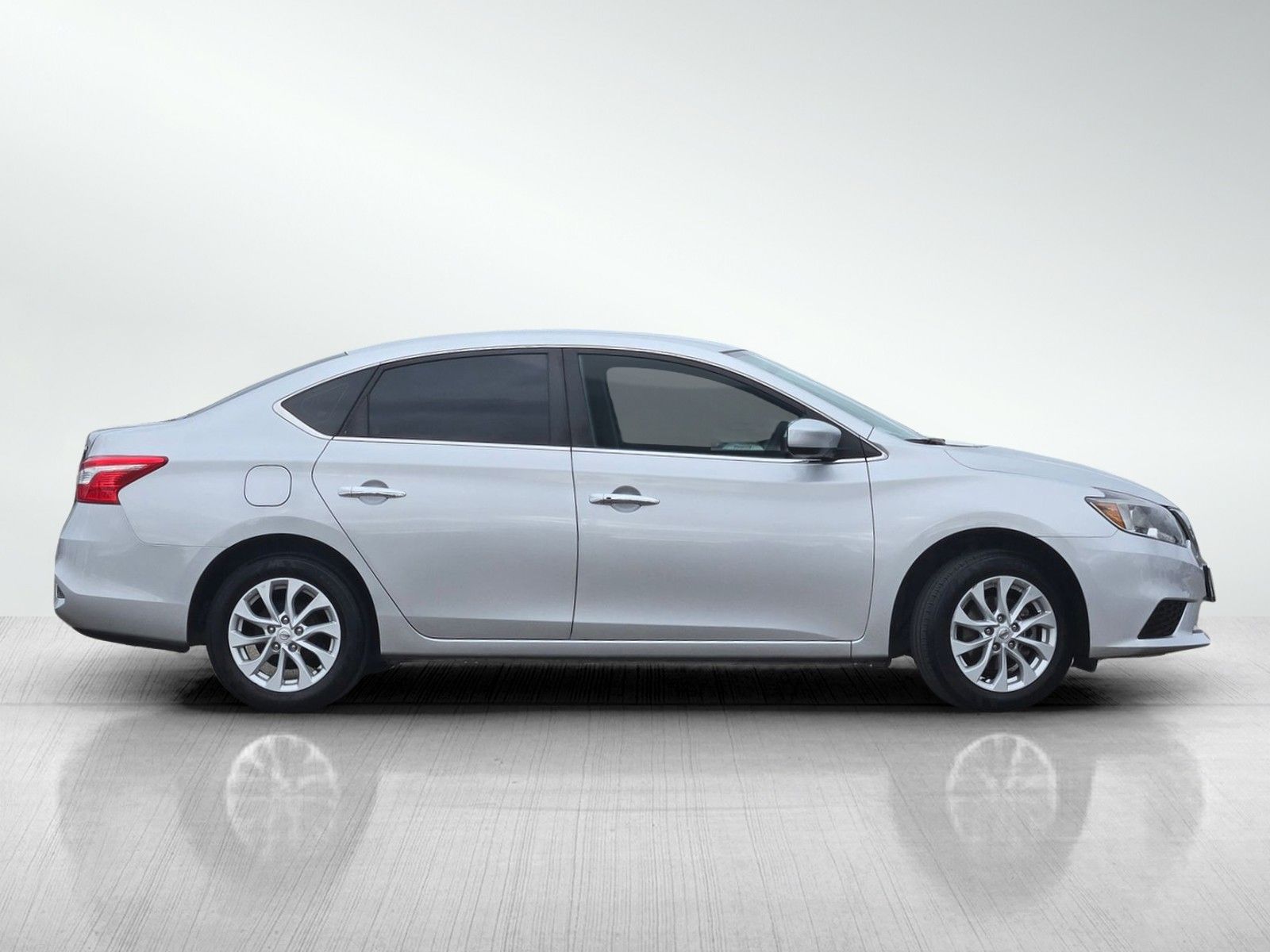 2019 Nissan Sentra SV photo 3