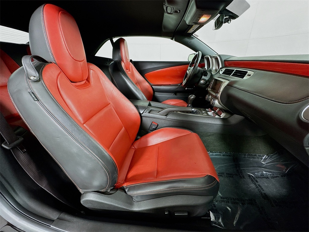 2013 Chevrolet Camaro 2LT photo 9