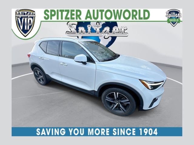 2023 Volvo XC40 Core's photo