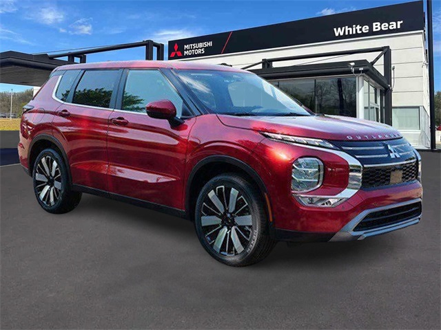 2025 Mitsubishi Outlander SE's photo