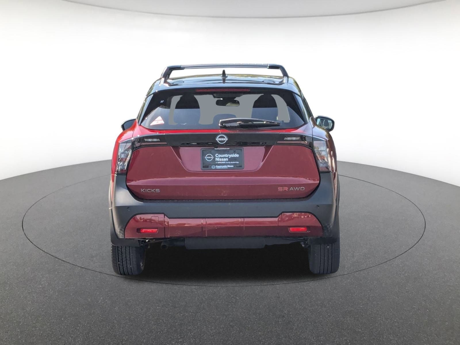 2026 Nissan Kicks SR photo 3