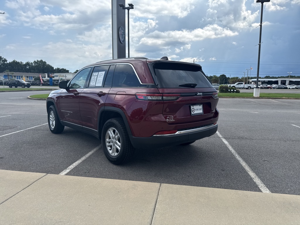 2023 Jeep Grand Cherokee Laredo photo 4