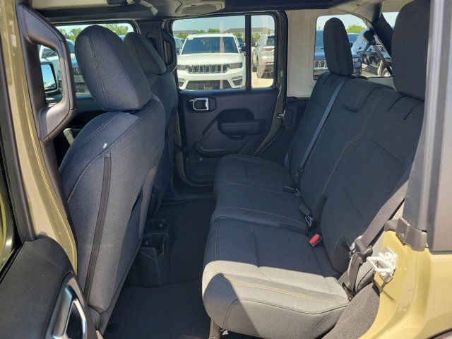 2025 Jeep Wrangler photo 22