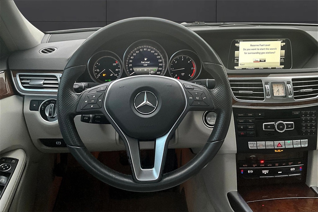 2014 Mercedes Benz E 250 4MATIC photo 5