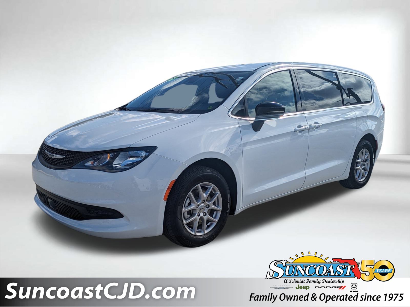 2025 Chrysler Voyager LX's photo