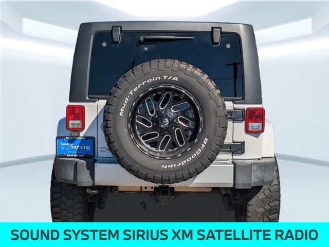 2015 Jeep Wrangler Unlimited Sahara photo 4