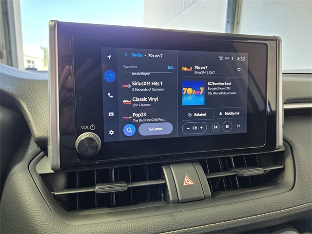 2023 Toyota RAV4 XLE photo 25