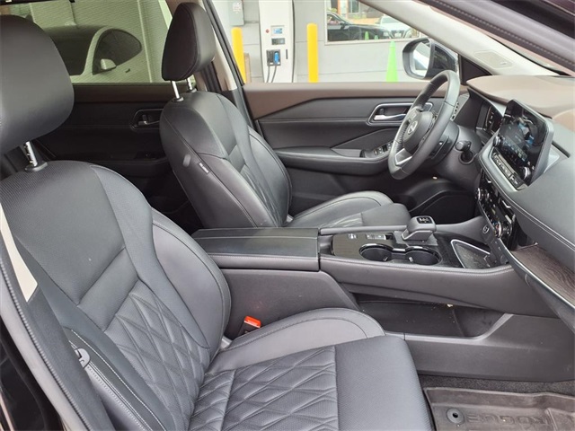 2023 Nissan Rogue Platinum photo 25