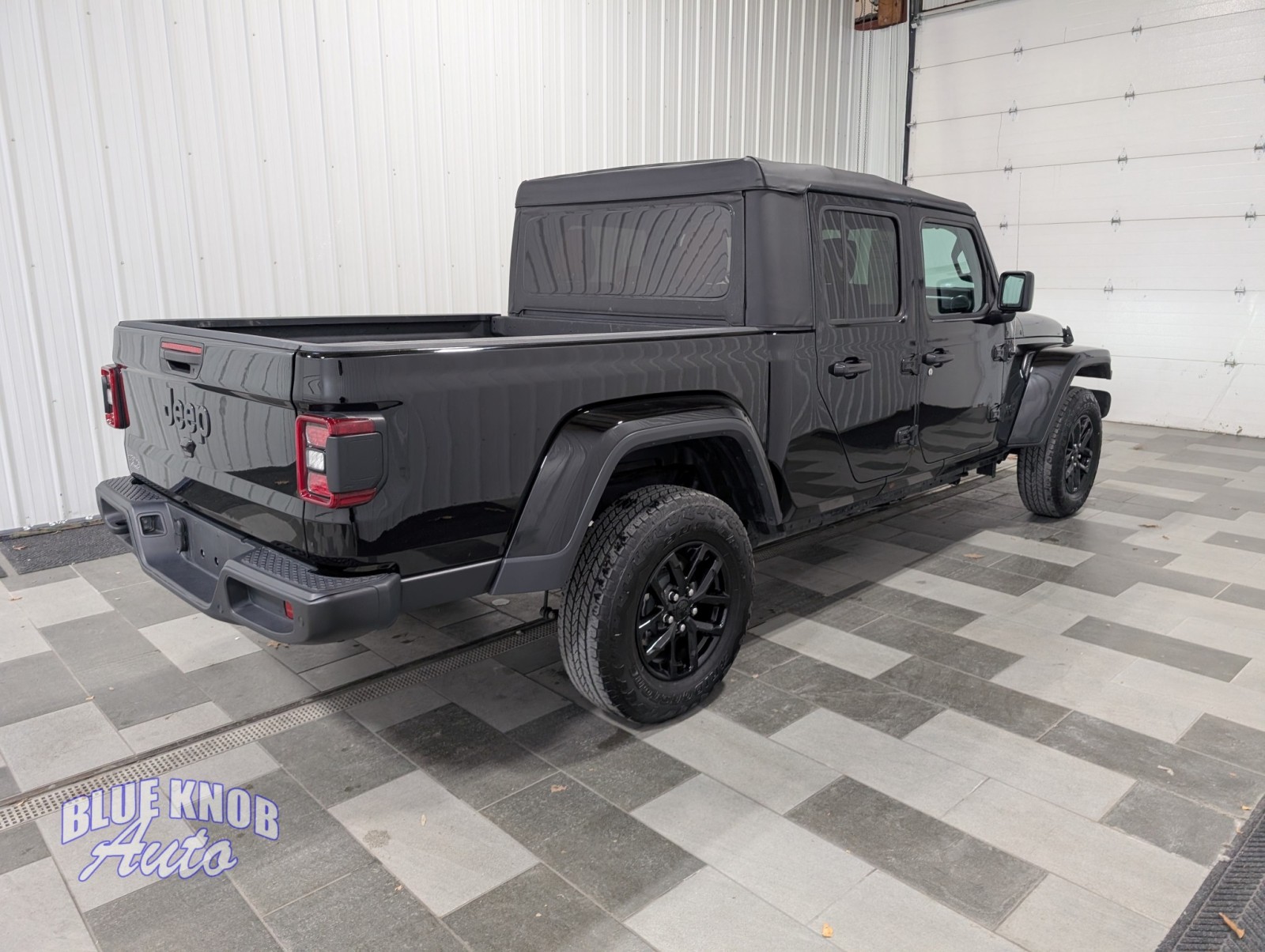 2023 Jeep Gladiator Sport S photo 4