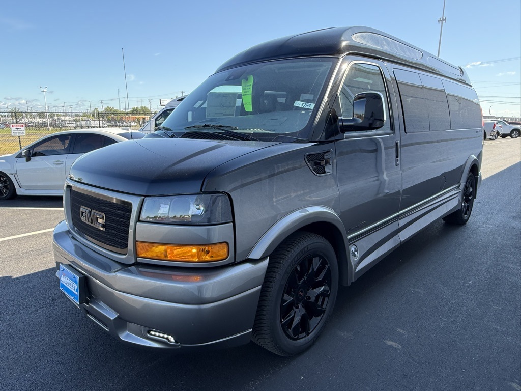 2025 Gmc Savana photo 11