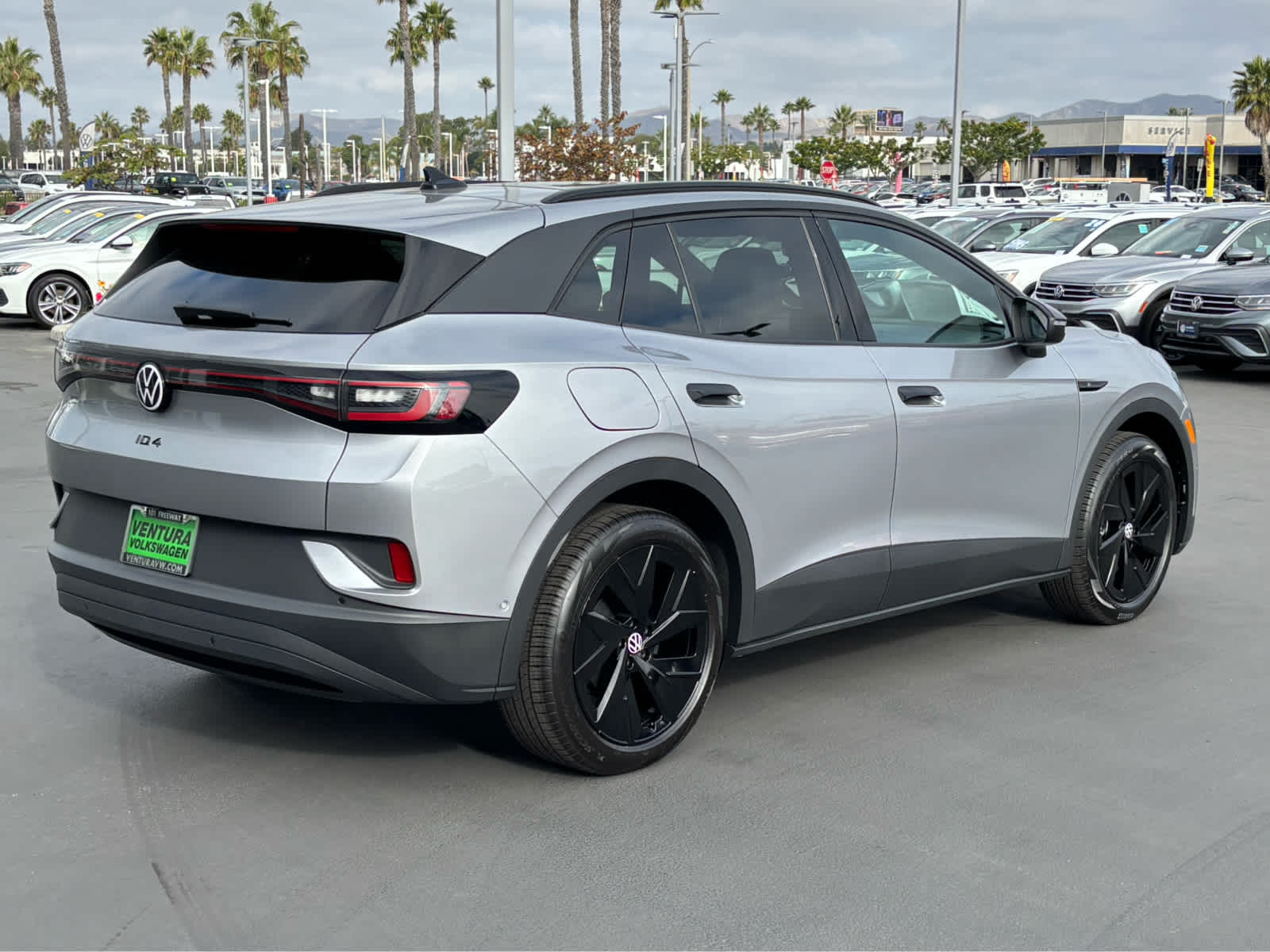 2025 Volkswagen ID.4 Pro S photo 3