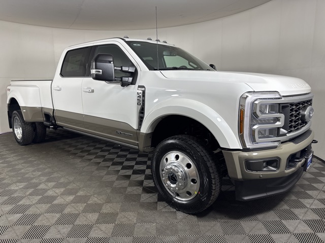 2026 Ford F-450 Super Duty King Ranch's photo