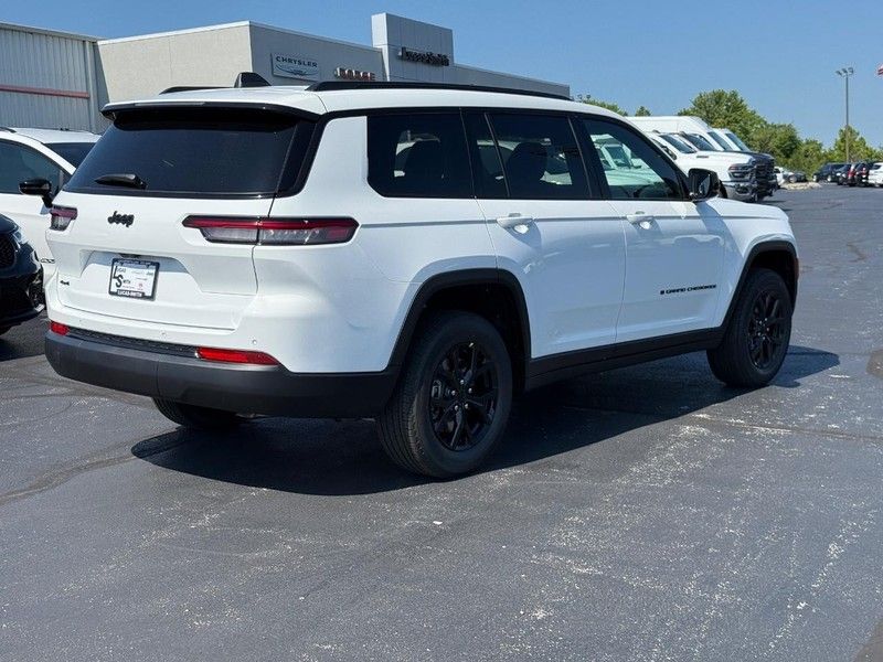 2025 Jeep Grand Cherokee Altitude X photo 3