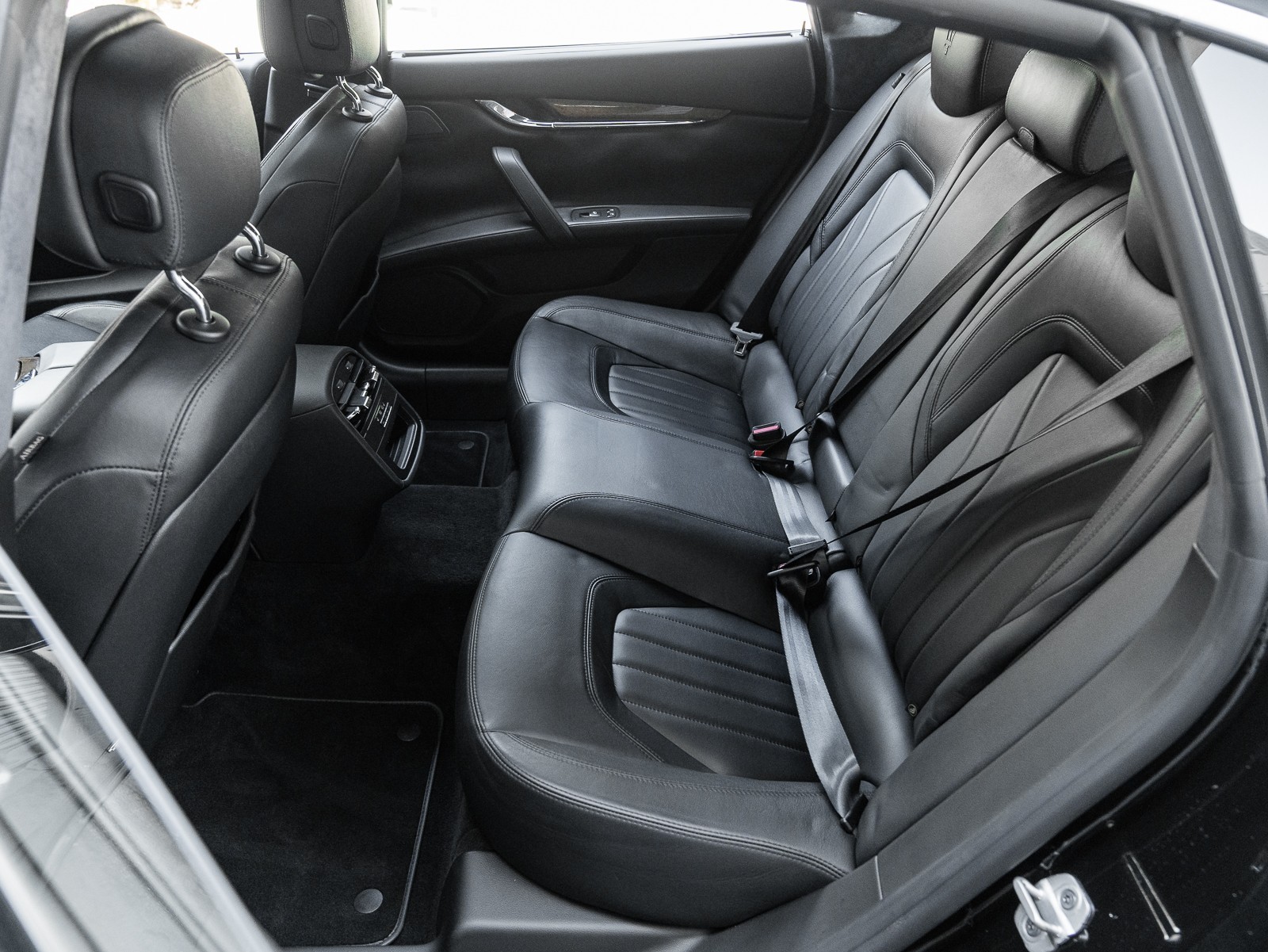 2014 Maserati Quattroporte GTS photo 28
