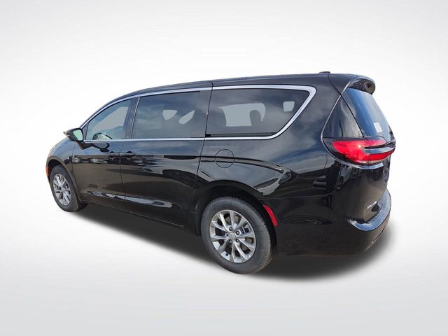 2026 Chrysler Pacifica Limited photo 3