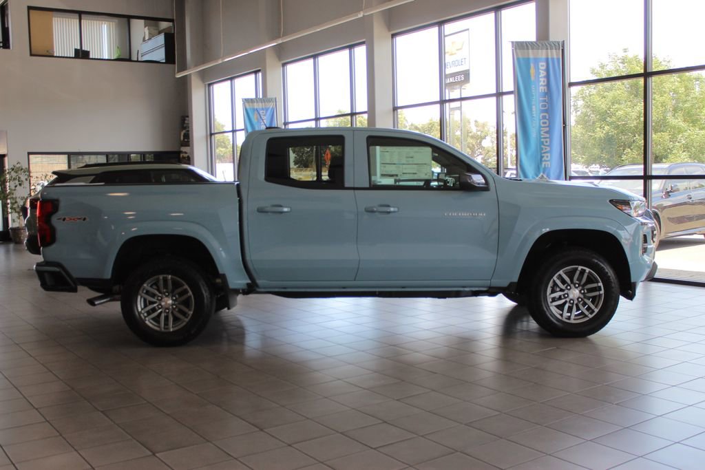 2025 Chevrolet Colorado Work Truck LT photo 9