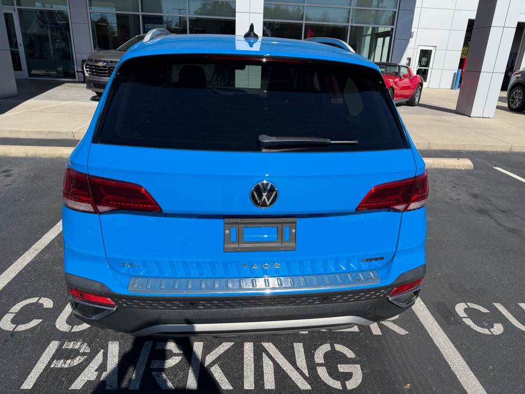 2022 Volkswagen Taos SEL photo 4