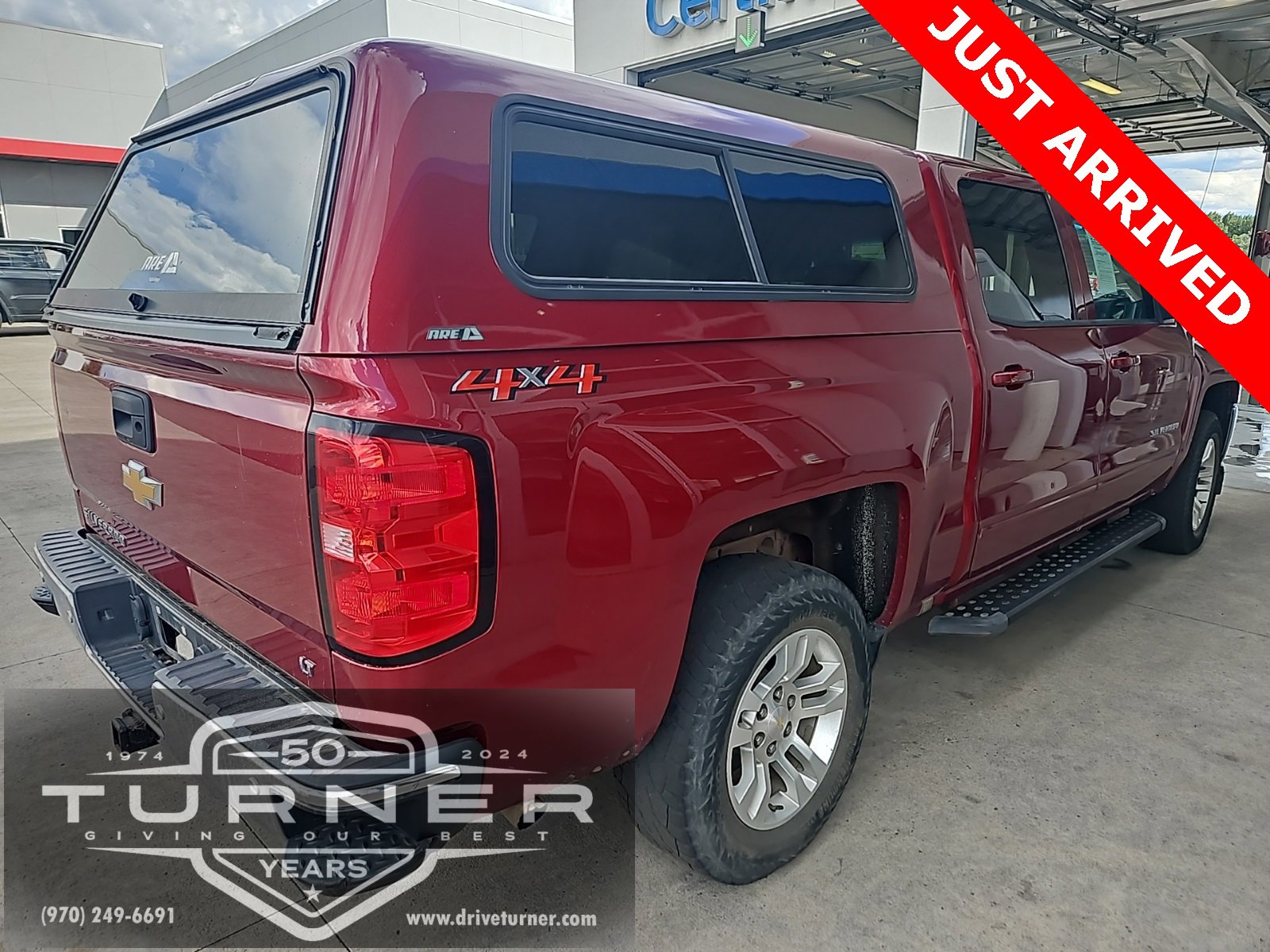 2018 Chevrolet Silverado 1500 LT photo 2
