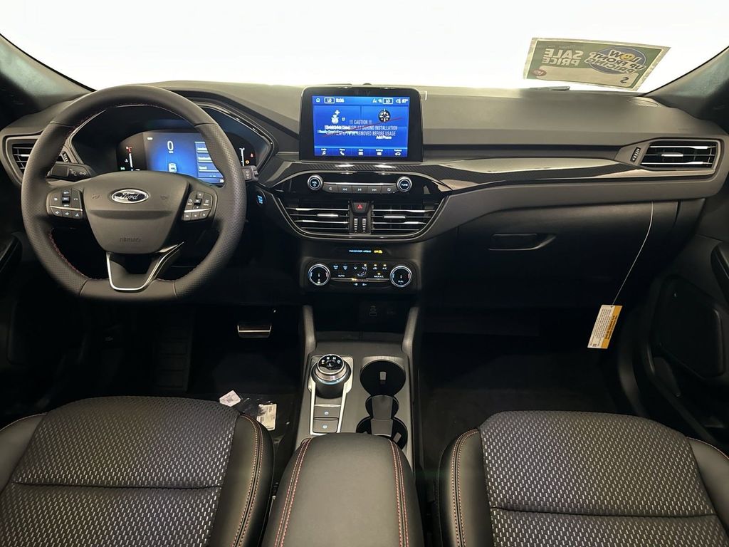 2024 Ford Escape Hybrid ST-Line photo 4