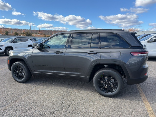 2025 Jeep Grand Cherokee Altitude photo 4